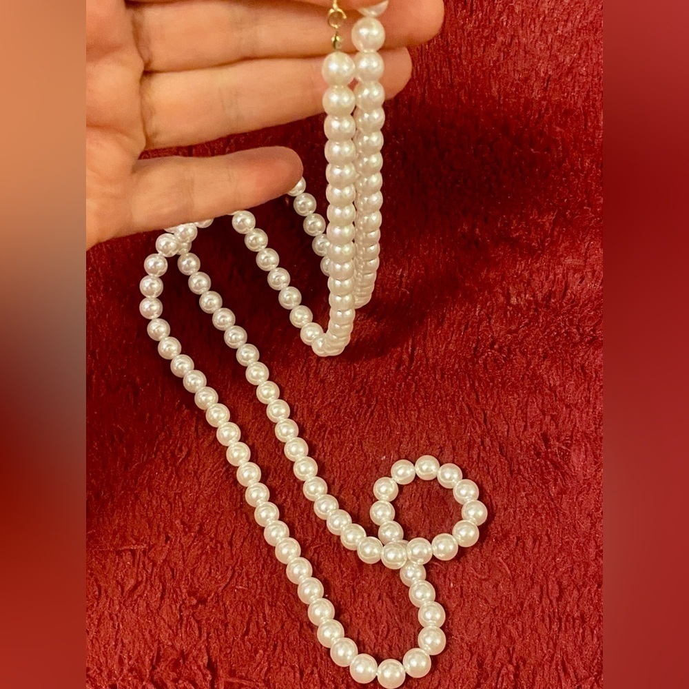 Elegant White Faux Pearl Necklace by Claire’s